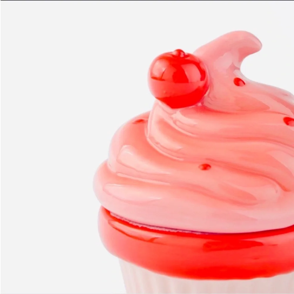 Target Bullseye Playground Valentine’s Day Ceramic Pink Cupcake Trinket Box